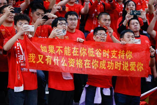 费迪南德称萨拉赫应在利物浦赢得金球奖